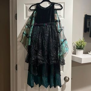 Girls witch Halloween costume
